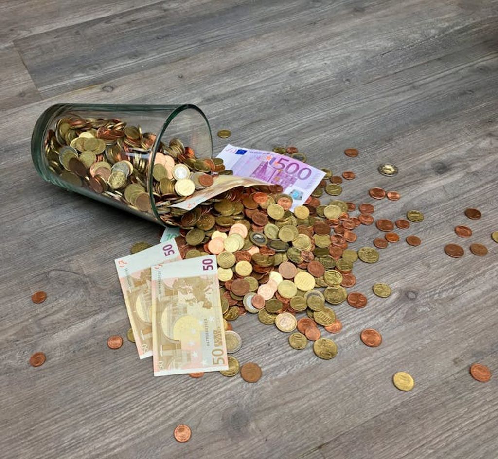כסף על הרצפה